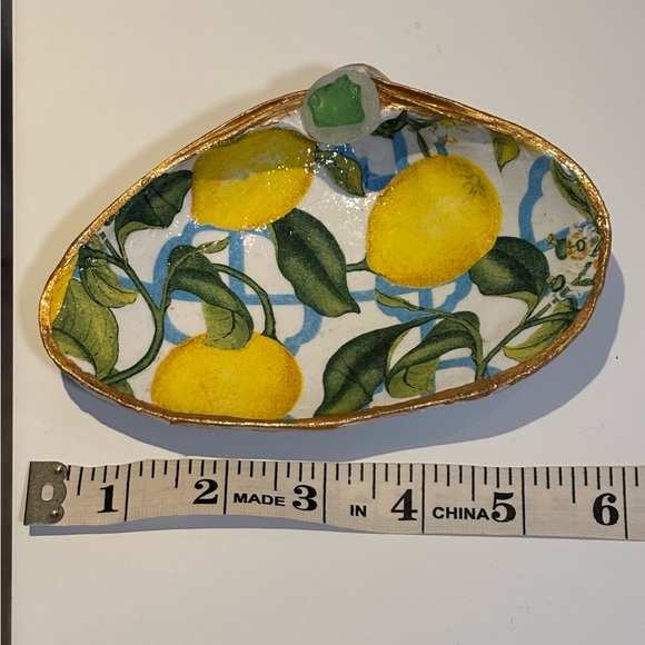 Lemon Patterned Decorative Clamshell - Picture 4 of 8